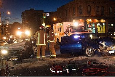 《刺客信条：影》搞笑Bug 敌人被斩首后竟能行动自如